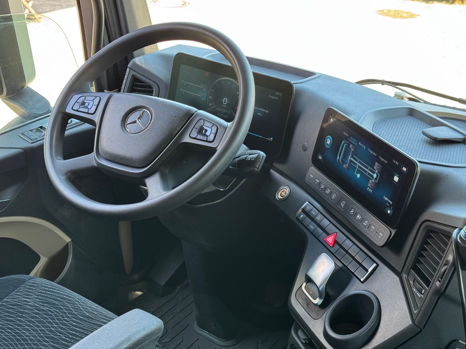 Fahrzeugabbildung Mercedes-Benz 1846 Actros 5 L-Fahrerhaus   Kipphydraulik