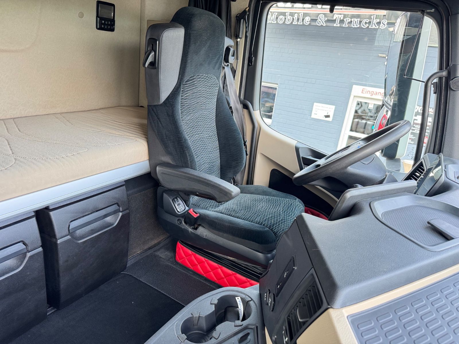 Fahrzeugabbildung Mercedes-Benz 1846 Actros 5 L-Fahrerhaus   Kipphydraulik