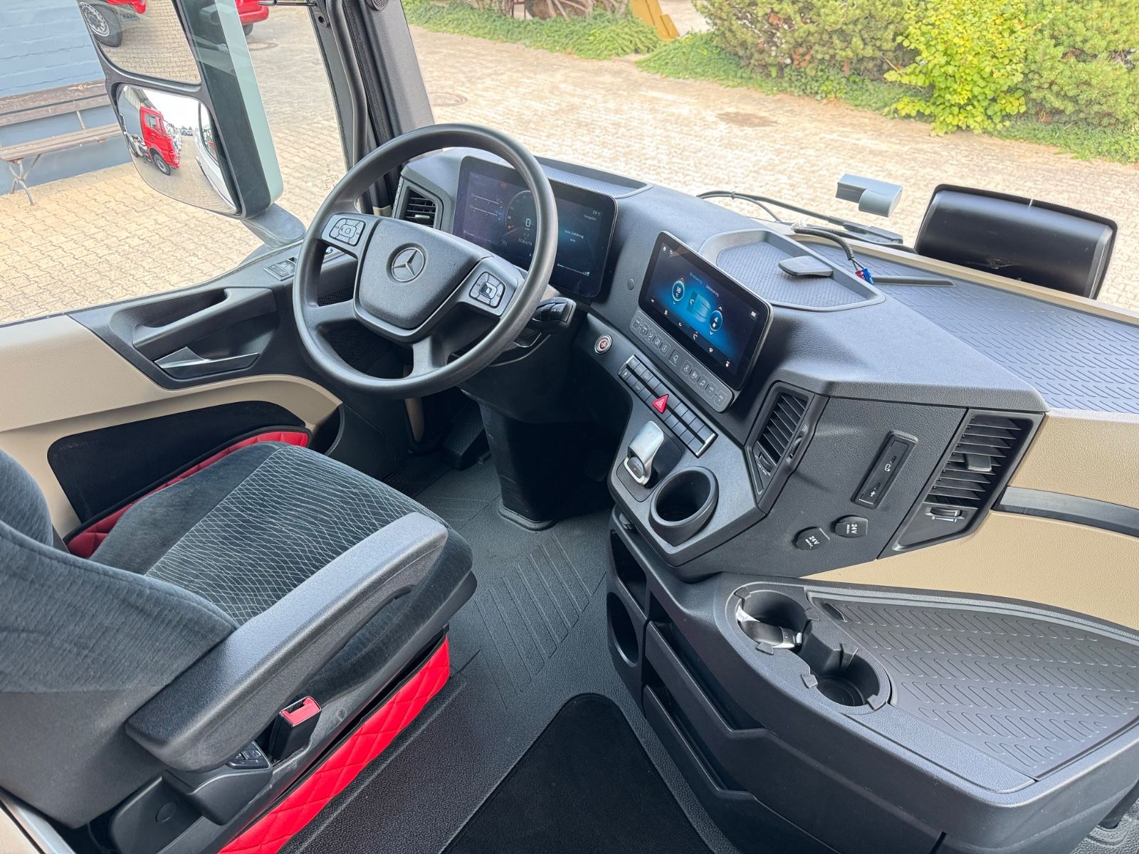 Fahrzeugabbildung Mercedes-Benz 1846 Actros 5 L-Fahrerhaus   Kipphydraulik