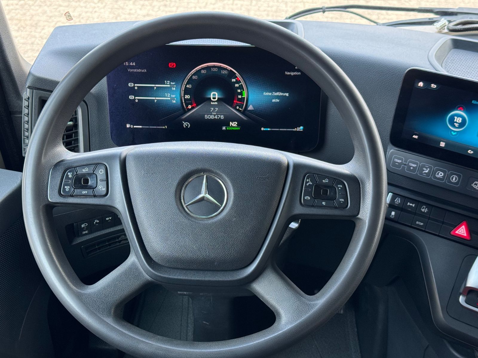 Fahrzeugabbildung Mercedes-Benz 1846 Actros 5 L-Fahrerhaus   Kipphydraulik