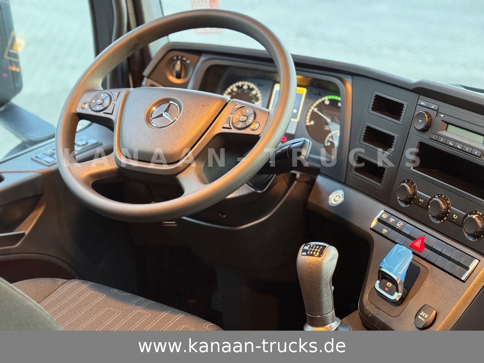 Fahrzeugabbildung Mercedes-Benz 3345 S 6x4 Actros Manual Gear HeavyDuty NEW