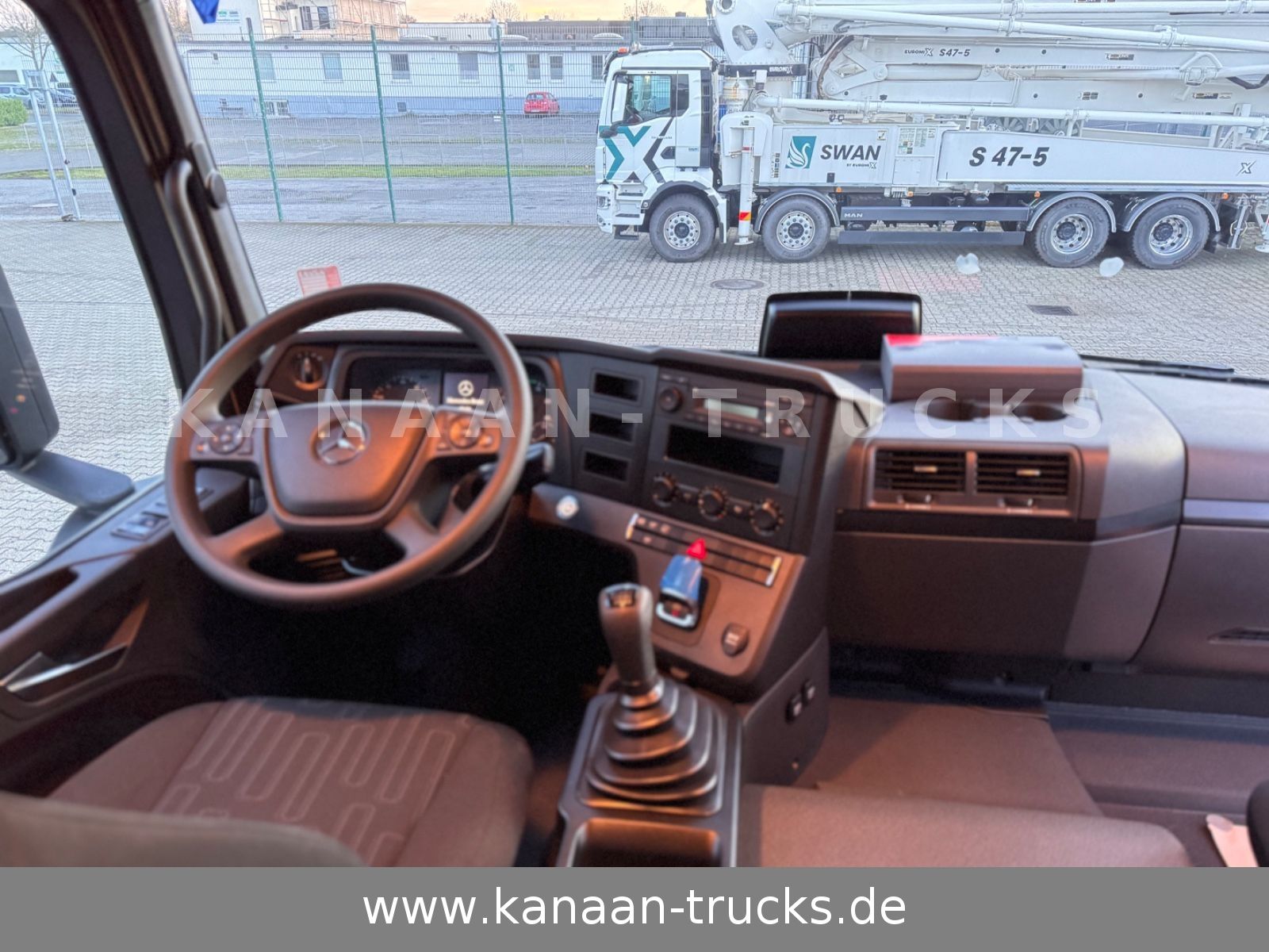 Fahrzeugabbildung Mercedes-Benz 3345 S 6x4 Actros Manual Gear HeavyDuty NEW