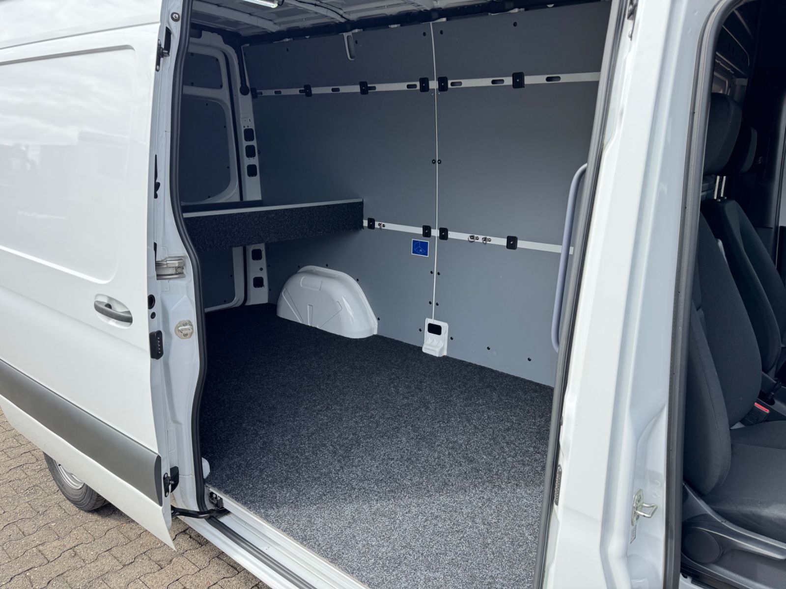 Fahrzeugabbildung Mercedes-Benz 211 CDI Sprinter III Kasten L2 Hoch WIE NEU