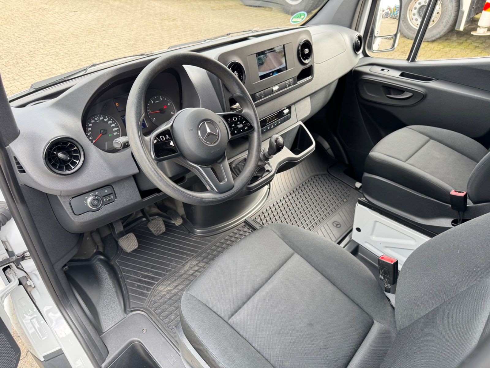 Fahrzeugabbildung Mercedes-Benz 211 CDI Sprinter III Kasten L2 Hoch WIE NEU
