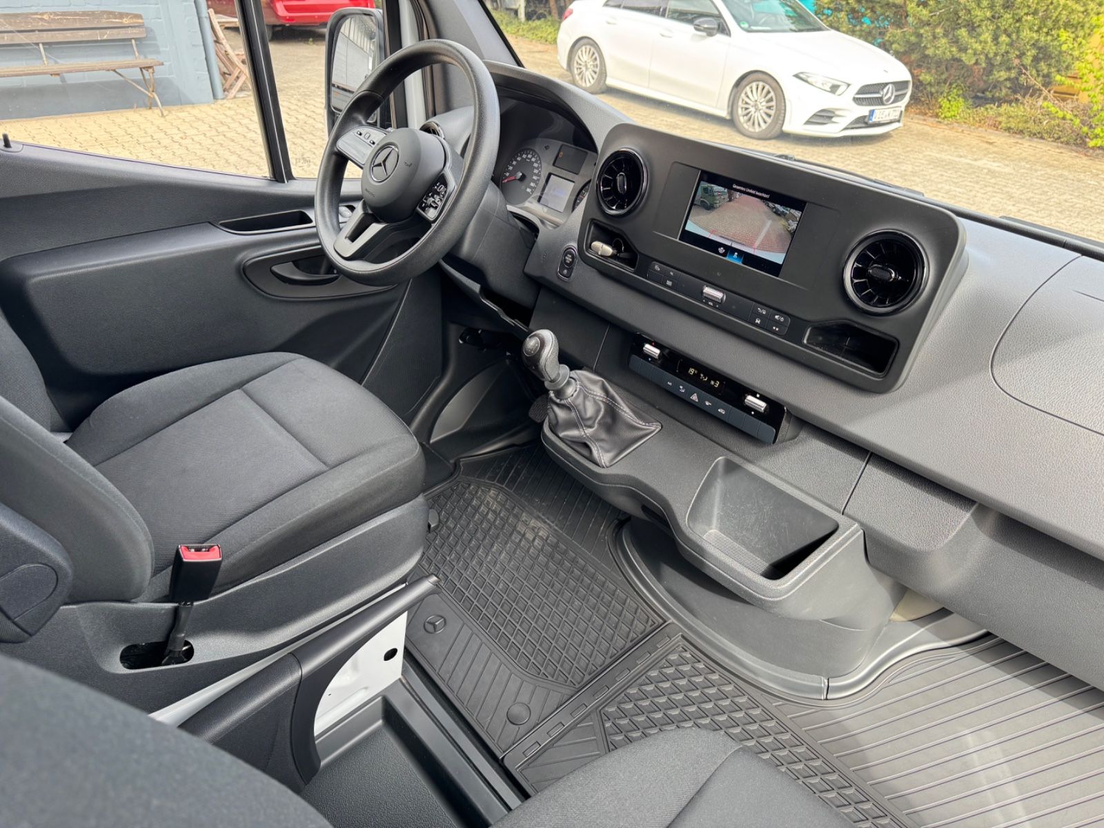 Fahrzeugabbildung Mercedes-Benz 211 CDI Sprinter III Kasten L2 Hoch WIE NEU