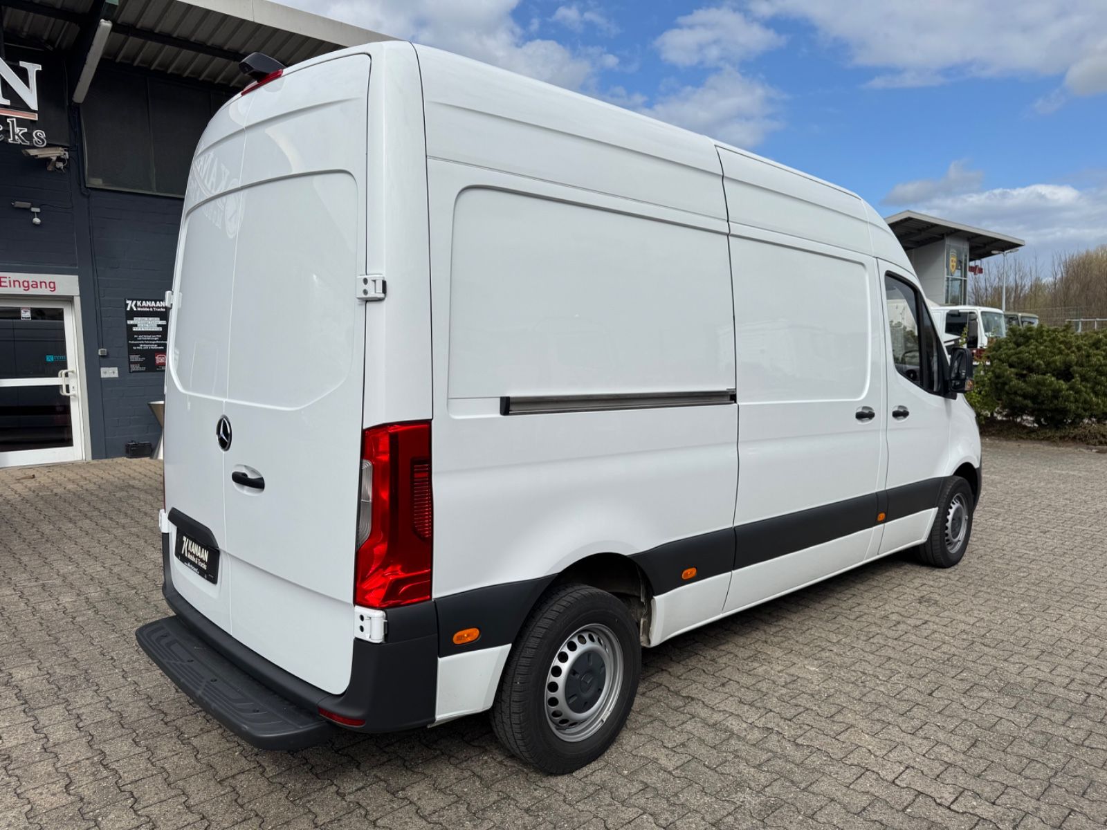 Fahrzeugabbildung Mercedes-Benz 211 CDI Sprinter III Kasten L2 Hoch WIE NEU