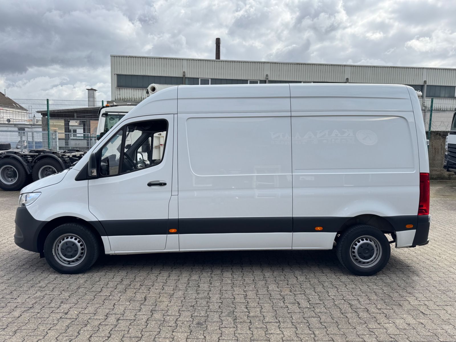 Fahrzeugabbildung Mercedes-Benz 211 CDI Sprinter III Kasten L2 Hoch WIE NEU