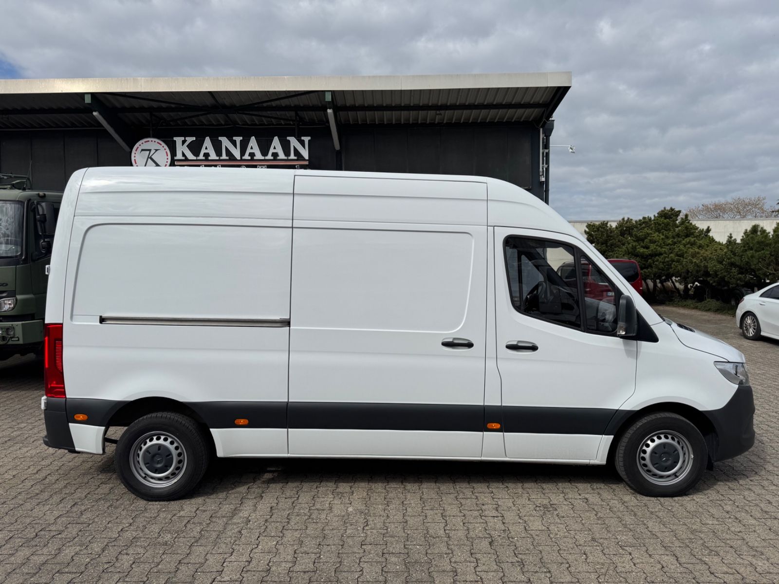 Fahrzeugabbildung Mercedes-Benz 211 CDI Sprinter III Kasten L2 Hoch WIE NEU