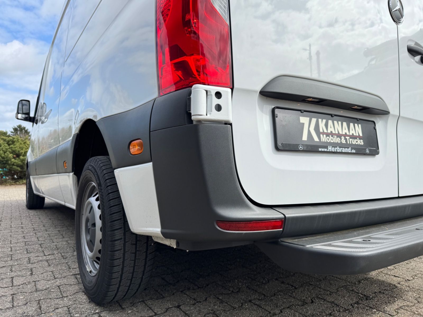 Fahrzeugabbildung Mercedes-Benz 211 CDI Sprinter III Kasten L2 Hoch WIE NEU