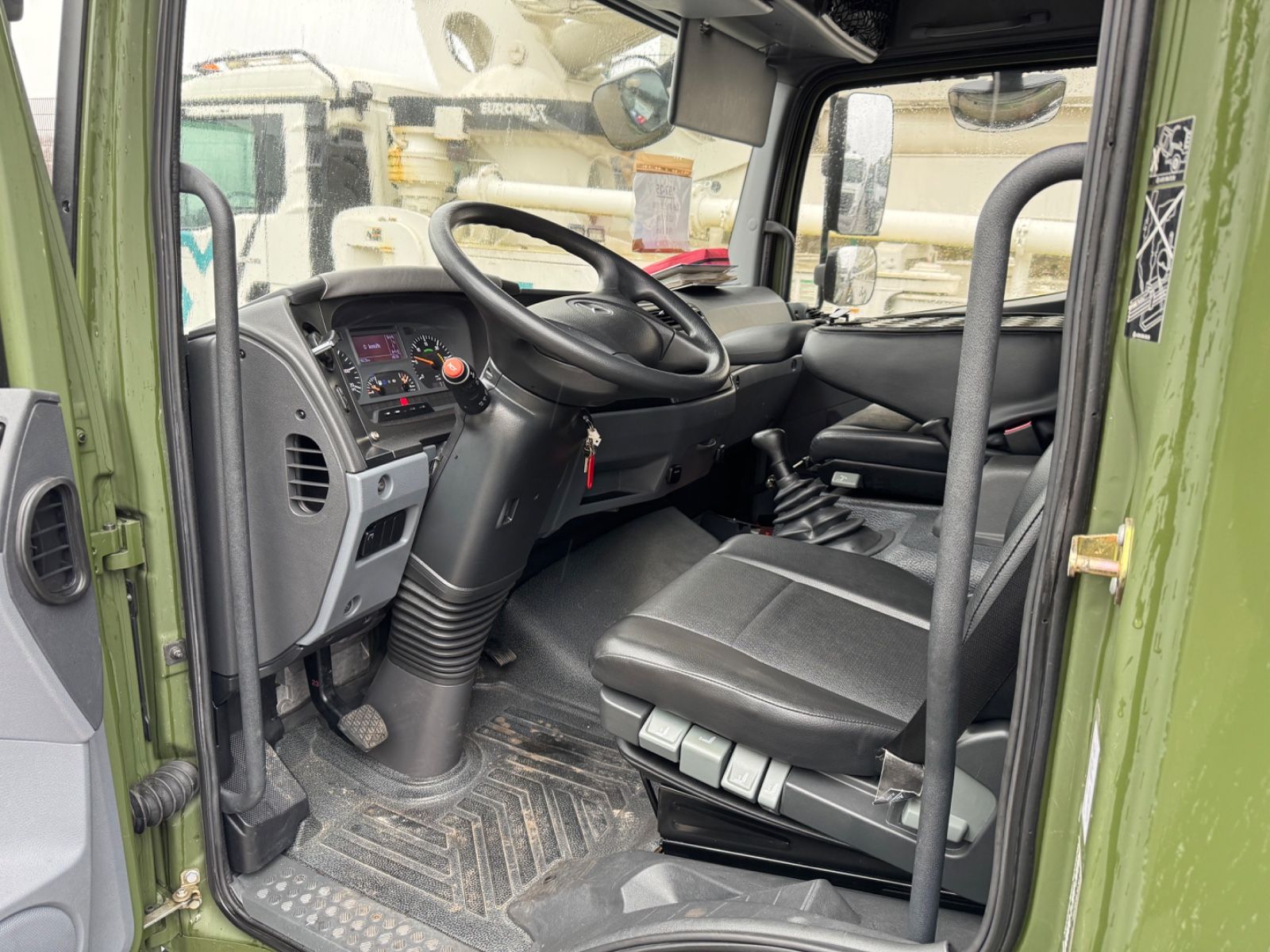 Fahrzeugabbildung Mercedes-Benz 1018 Atego 4x4 Allrad Miltär Camper (818)