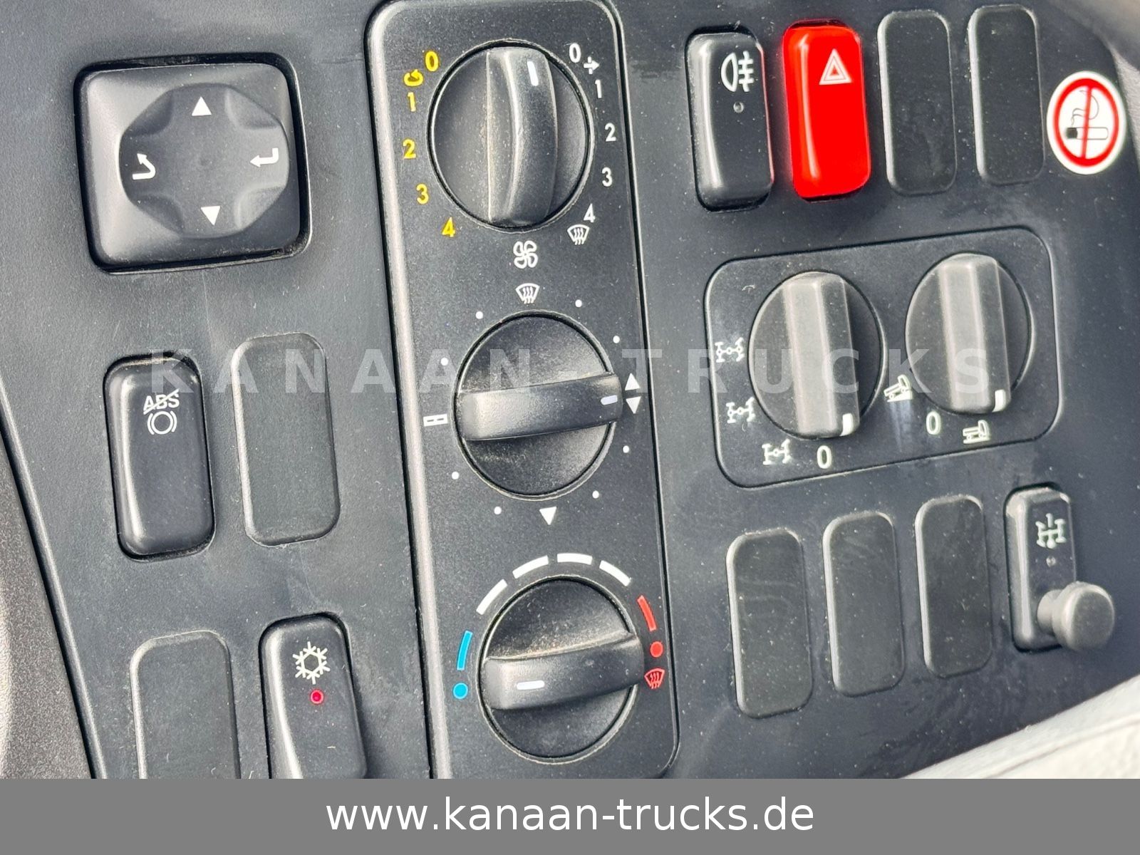 Fahrzeugabbildung Mercedes-Benz 1018 Atego 4x4 Allrad Miltär Camper (818)