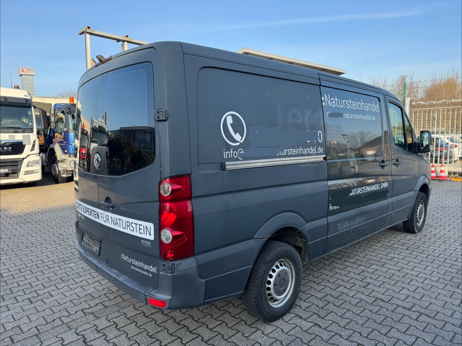 Fahrzeugabbildung Volkswagen Crafter Kasten 2.0 TDI 30 mittel L2H1 GLASTRA