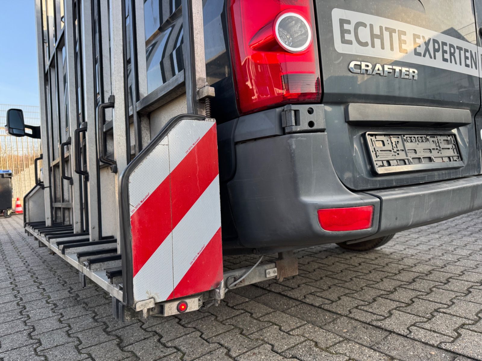 Fahrzeugabbildung Volkswagen Crafter Kasten 2.0 TDI 30 mittel L2H1 GLASTRA