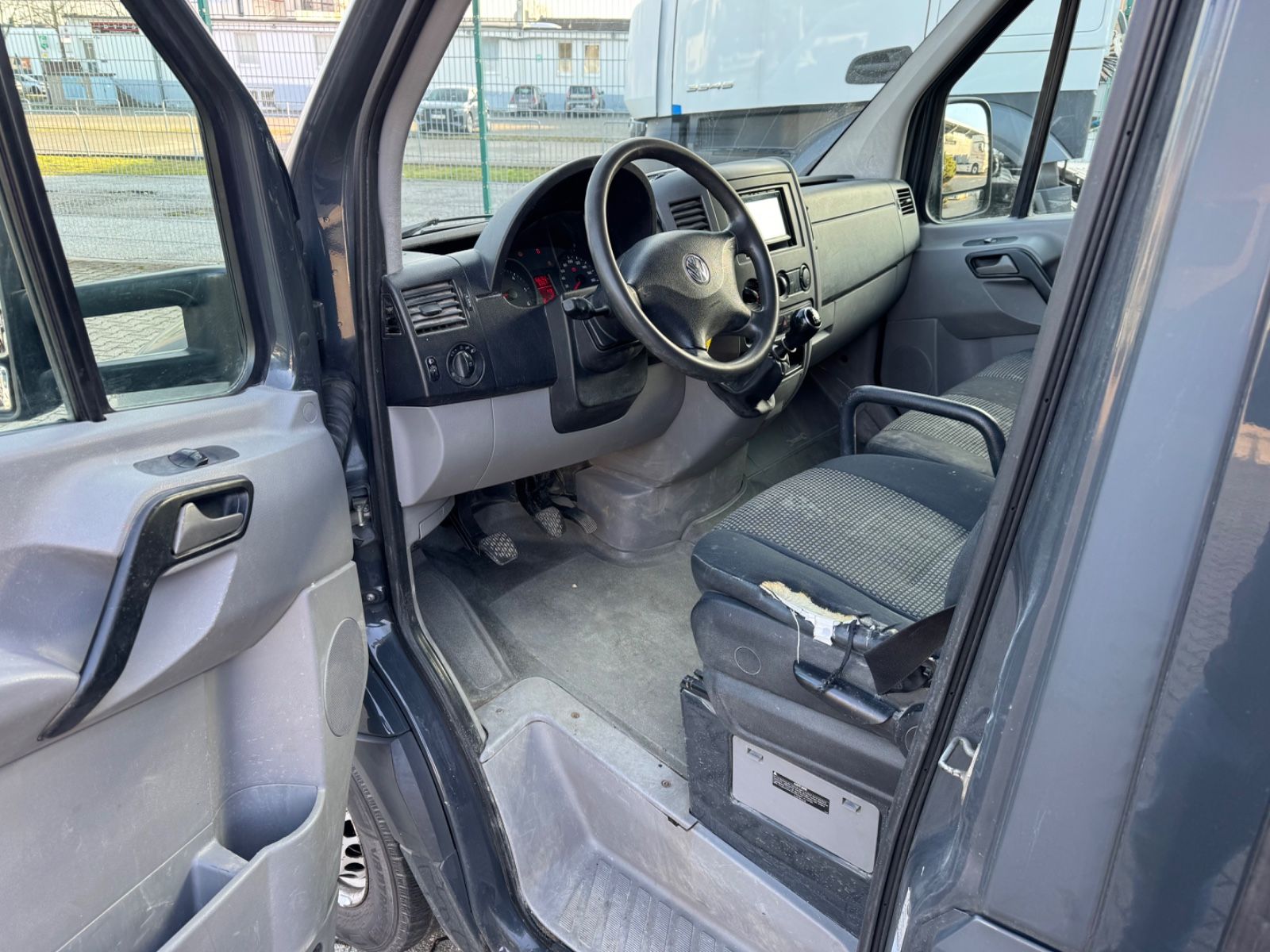 Fahrzeugabbildung Volkswagen Crafter Kasten 2.0 TDI 30 mittel L2H1 GLASTRA