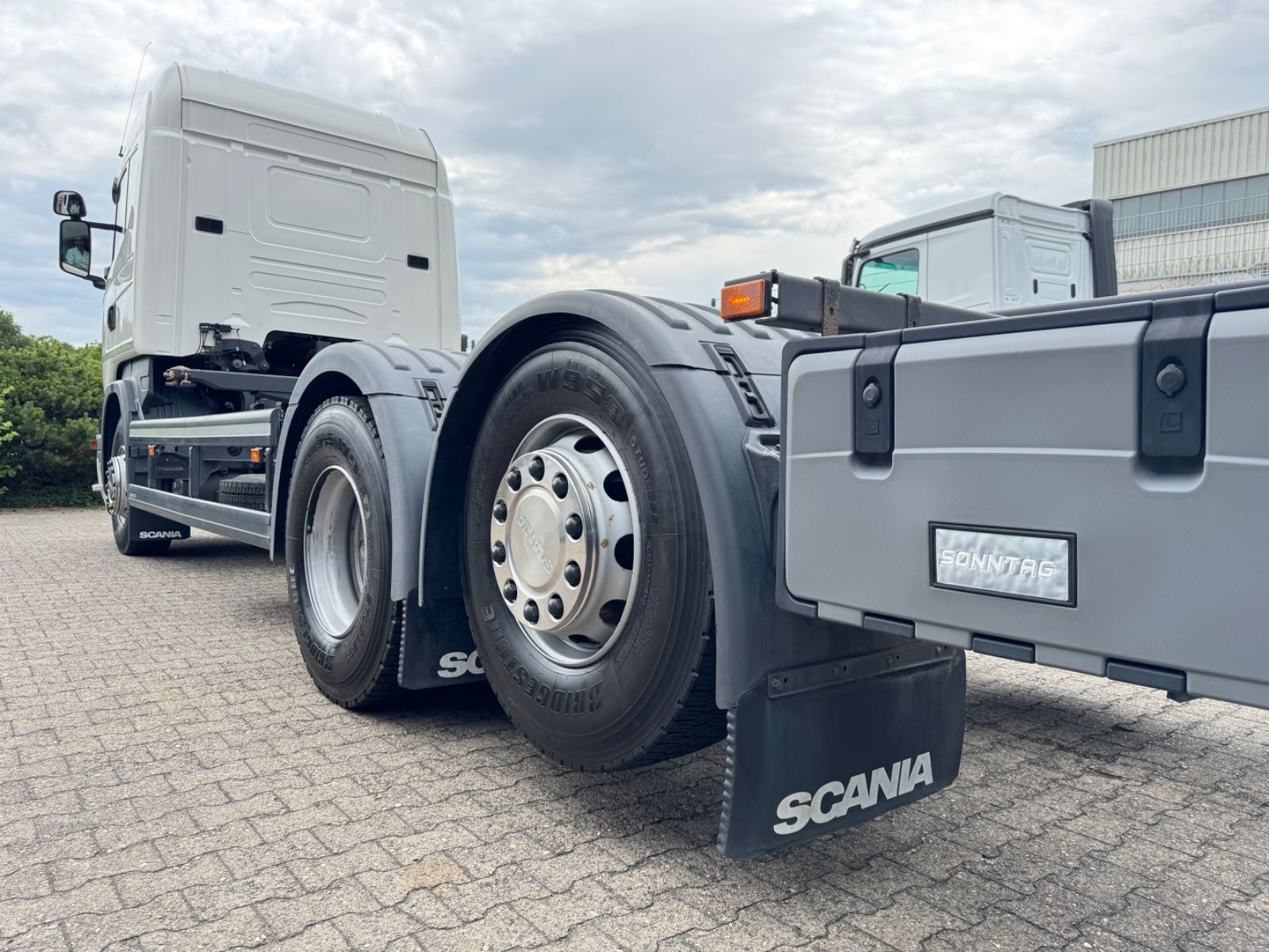 Fahrzeugabbildung Scania R410 6x2   Euro6  Original 43.000Km  Bundeswehr