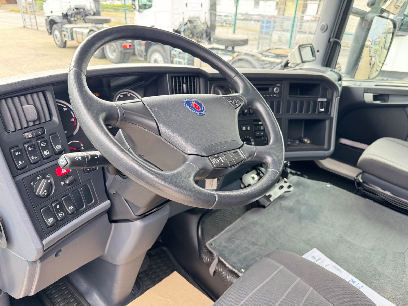Fahrzeugabbildung Scania R410 6x2   Euro6  Original 43.000Km  Bundeswehr