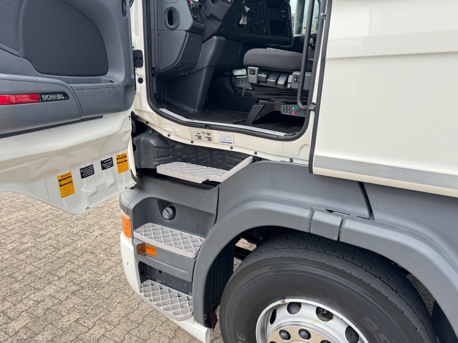 Fahrzeugabbildung Scania R410 6x2   Euro6  Original 43.000Km  Bundeswehr