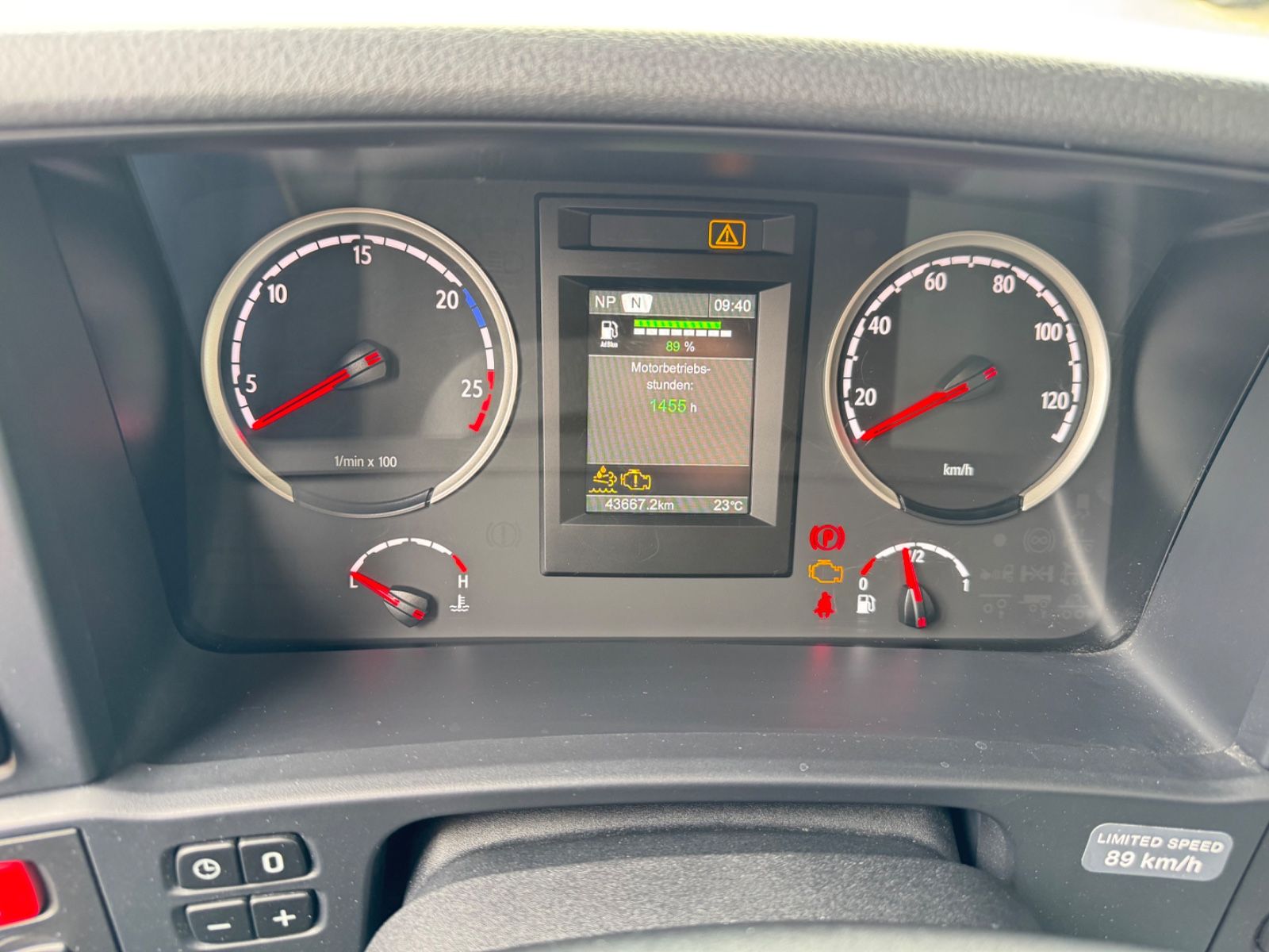 Fahrzeugabbildung Scania R410 6x2   Euro6  Original 43.000Km  Bundeswehr