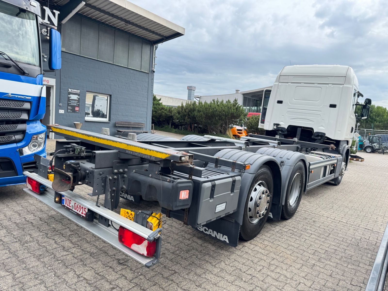 Fahrzeugabbildung Scania R410 6x2   Euro6  Original 43.000Km  Bundeswehr