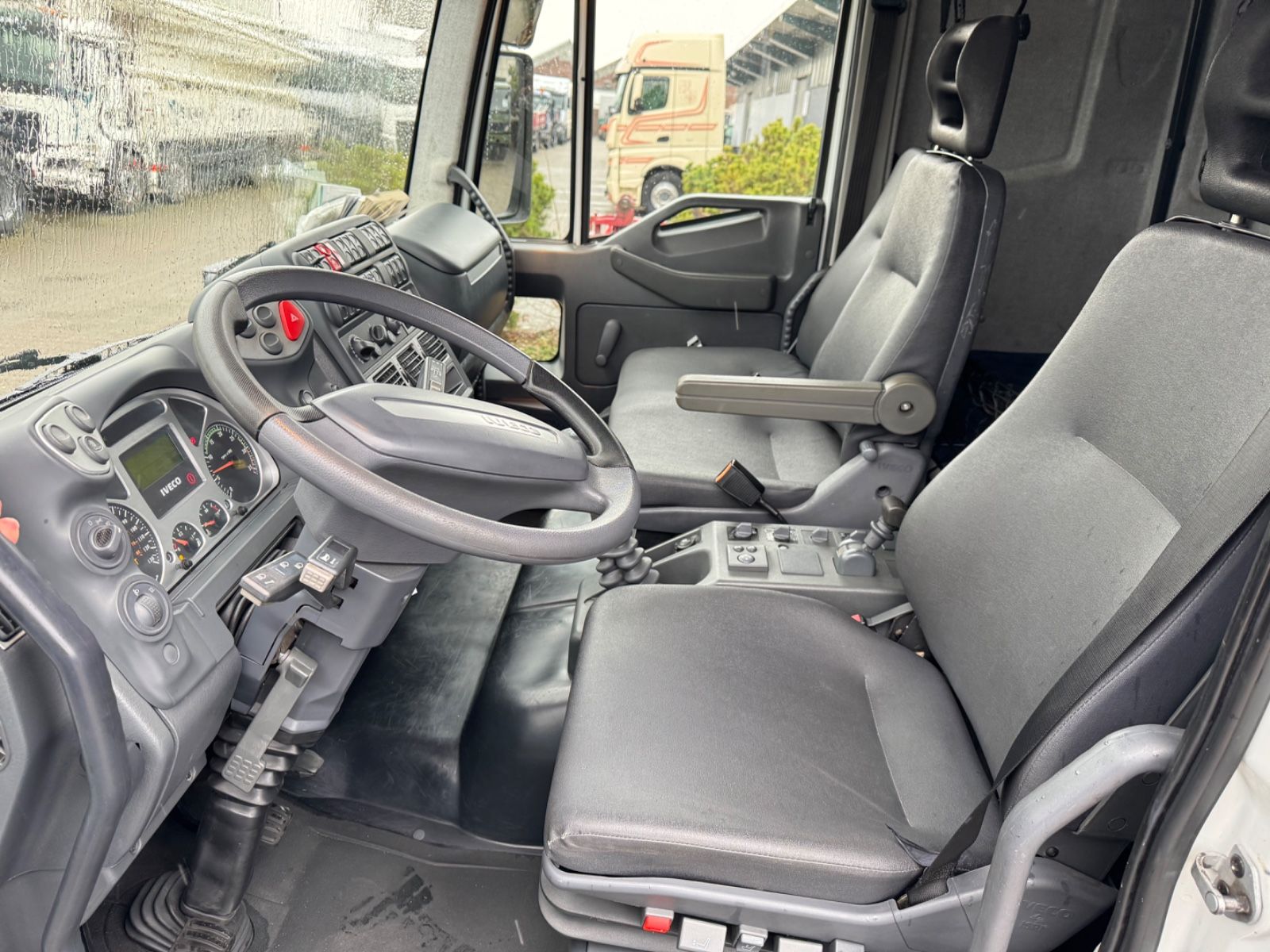 Fahrzeugabbildung Iveco 140 E240 Eurocargo 4x4 Miltär Camper Expedition
