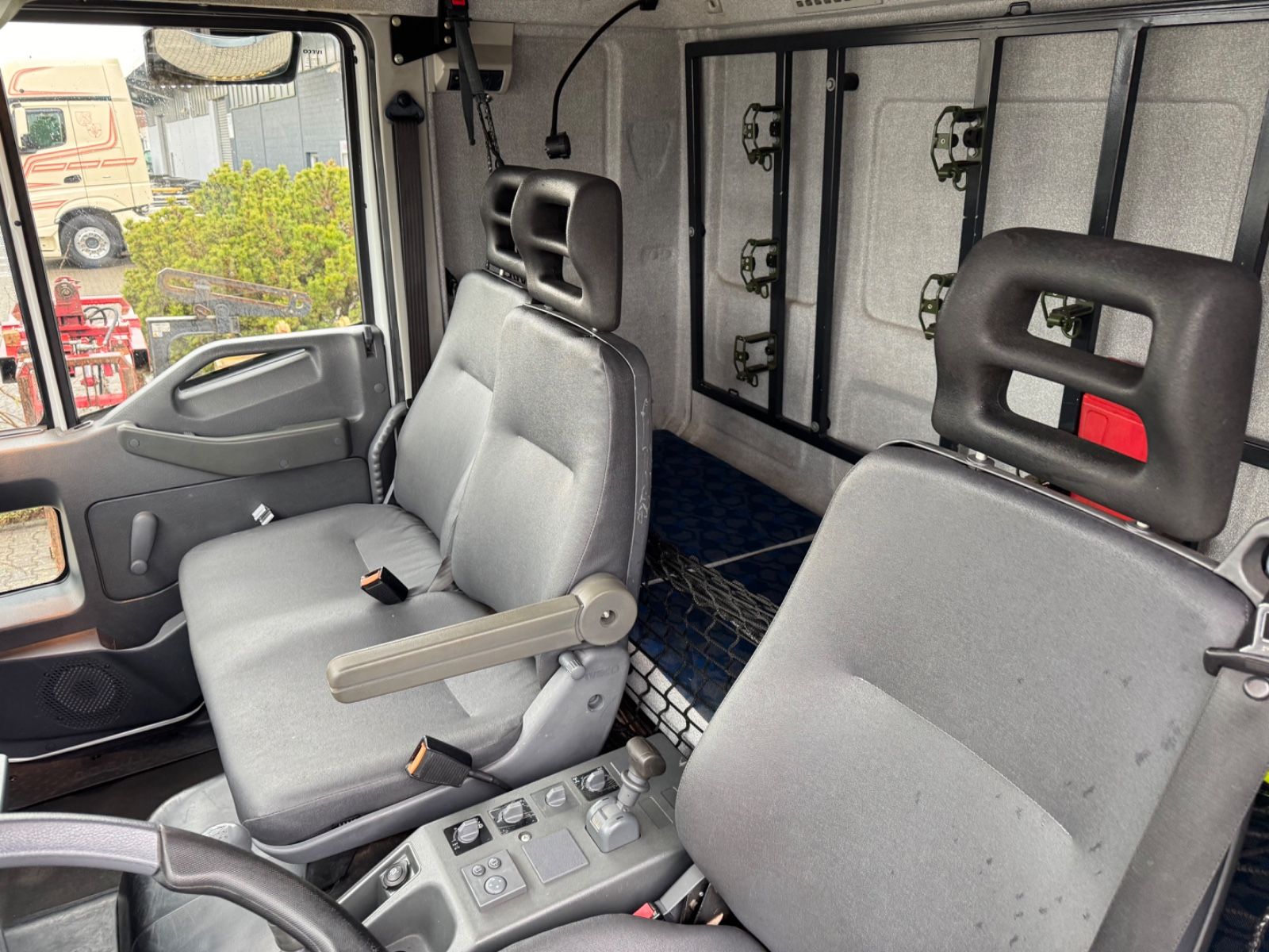 Fahrzeugabbildung Iveco 140 E240 Eurocargo 4x4 Miltär Camper Expedition