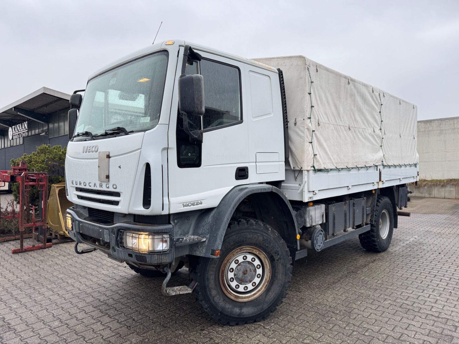 Fahrzeugabbildung Iveco 140 E240 Eurocargo 4x4 Miltär Camper Expedition