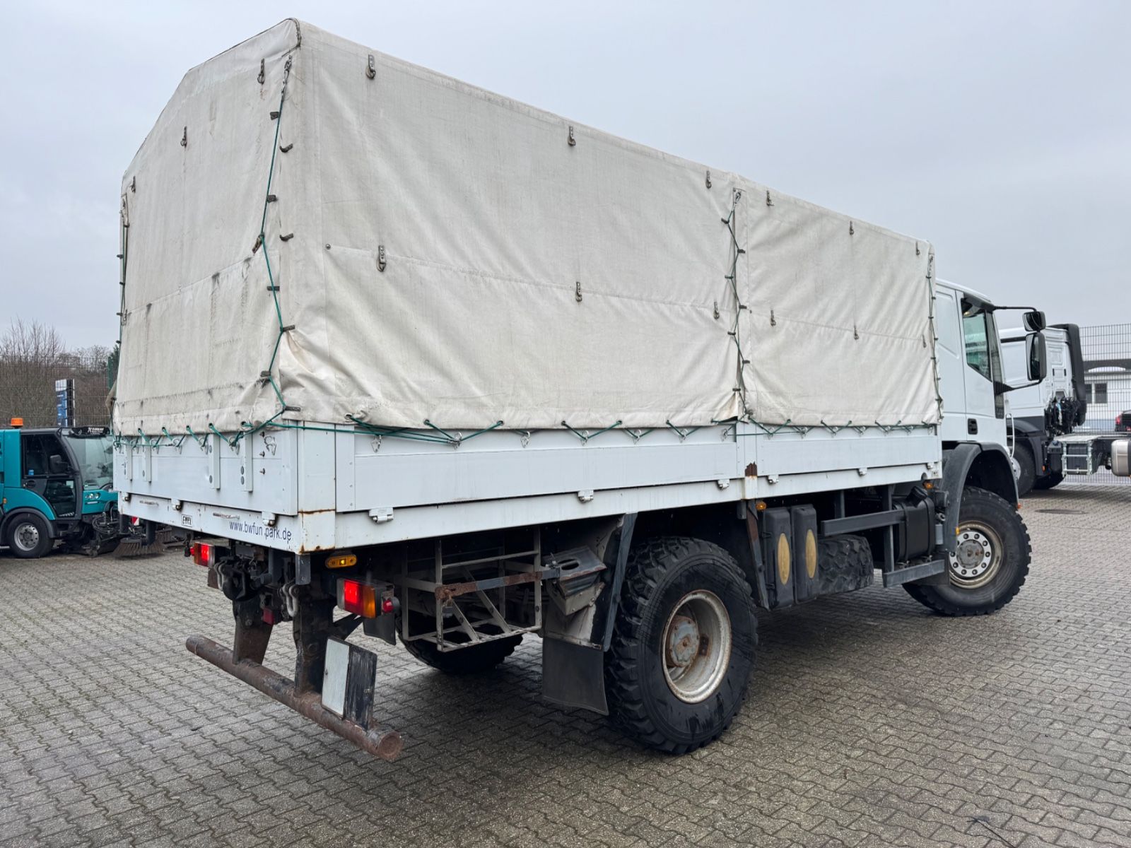 Fahrzeugabbildung Iveco 140 E240 Eurocargo 4x4 Miltär Camper Expedition