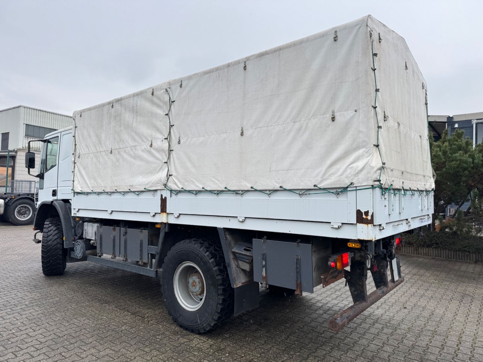 Fahrzeugabbildung Iveco 140 E240 Eurocargo 4x4 Miltär Camper Expedition