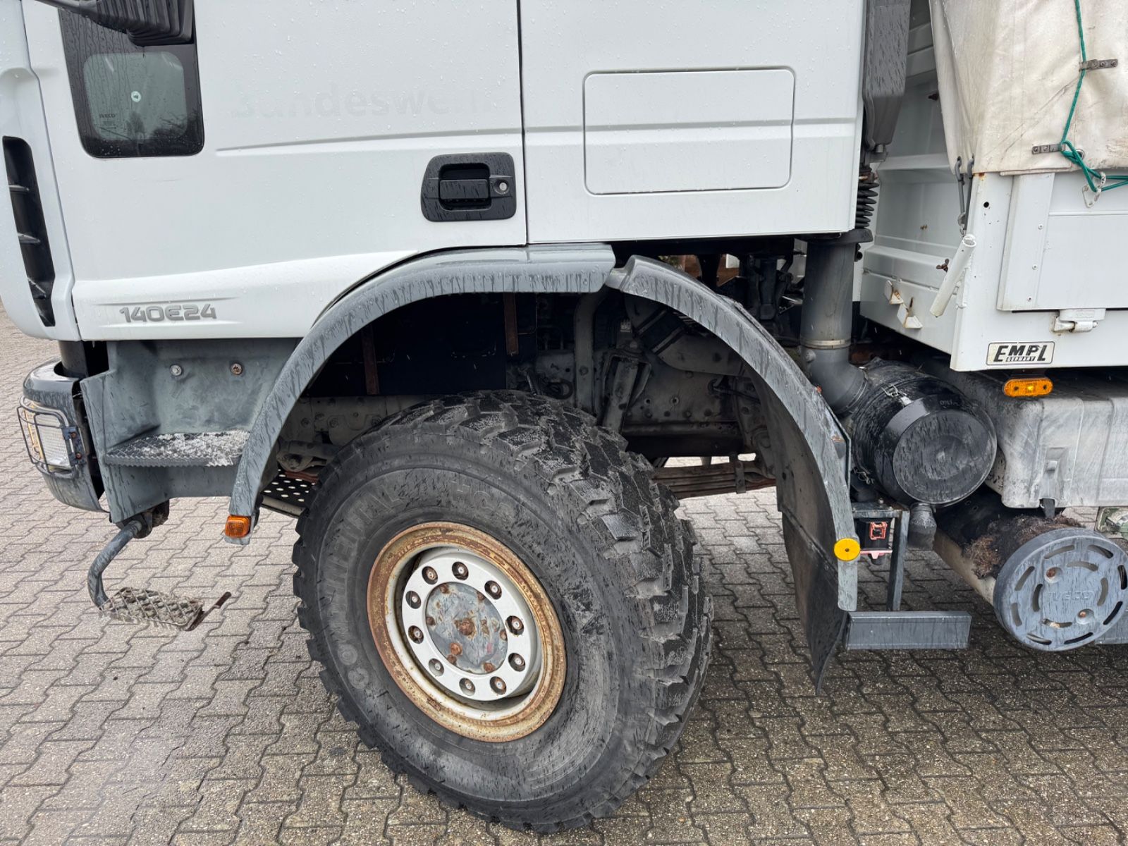 Fahrzeugabbildung Iveco 140 E240 Eurocargo 4x4 Miltär Camper Expedition