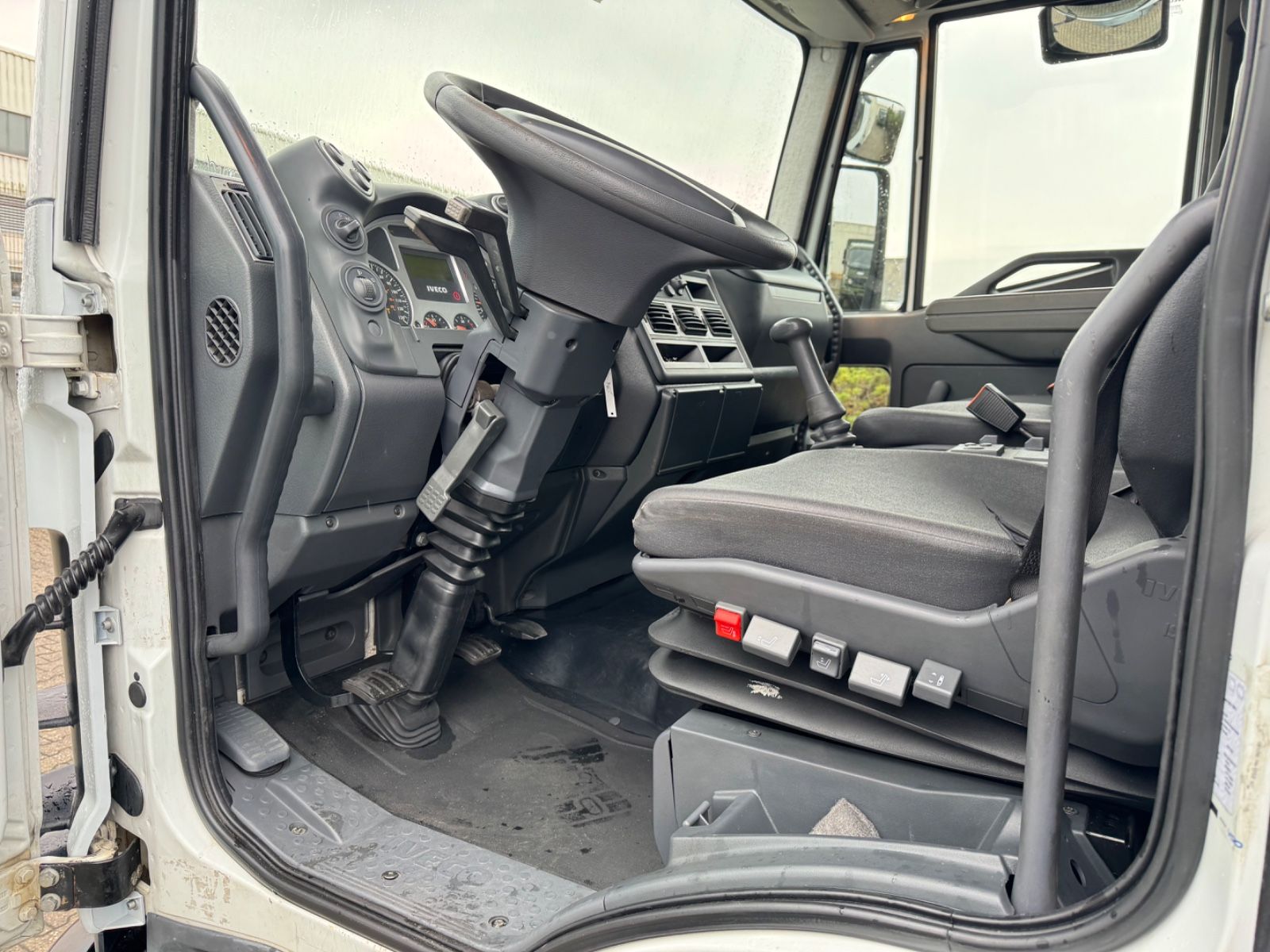 Fahrzeugabbildung Iveco 140 E240 Eurocargo 4x4 Miltär Camper Expedition