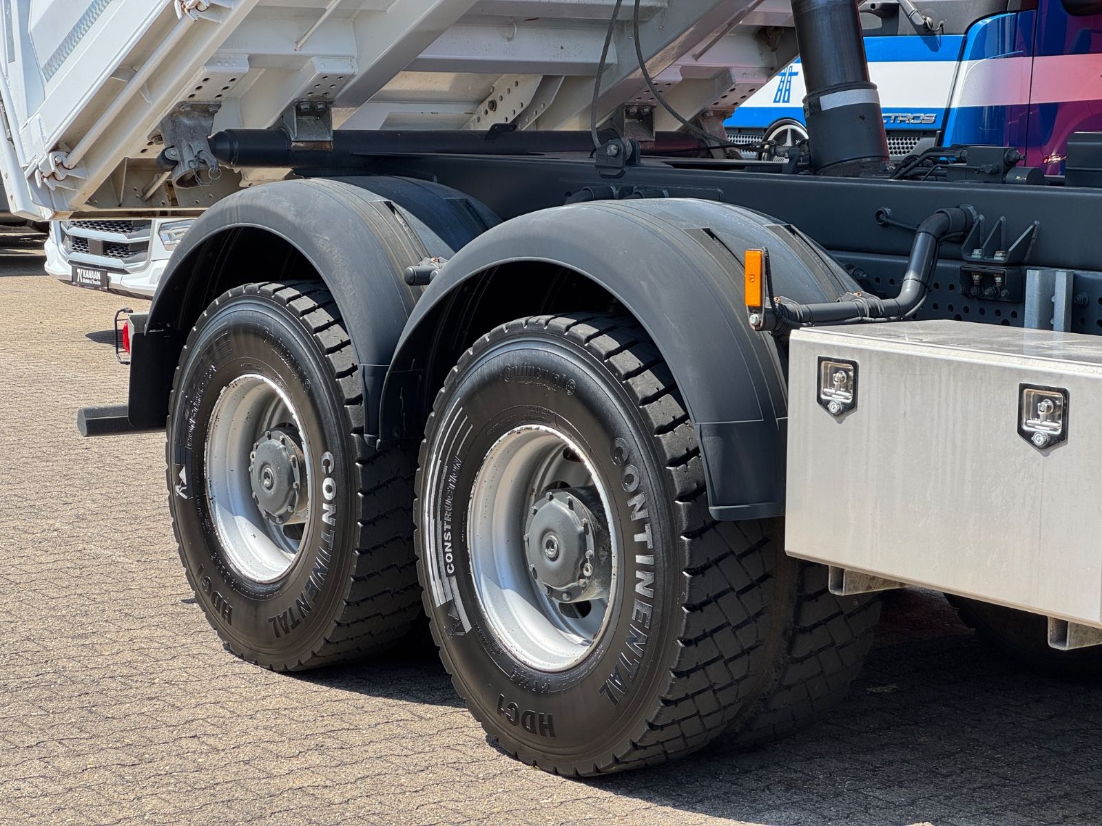 Fahrzeugabbildung Mercedes-Benz 3343 Arocs 4 Allrad 6x6 MEILLER  Only 34.000 Km