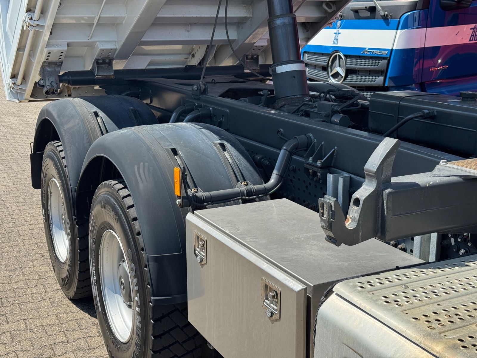Fahrzeugabbildung Mercedes-Benz 3343 Arocs 4 Allrad 6x6 MEILLER  Only 34.000 Km