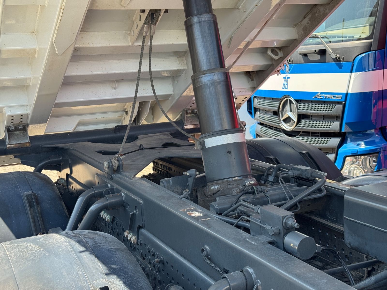 Fahrzeugabbildung Mercedes-Benz 3343 Arocs 4 Allrad 6x6 MEILLER  Only 34.000 Km