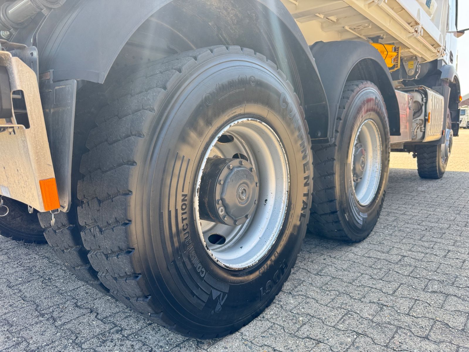 Fahrzeugabbildung Mercedes-Benz 3343 Arocs 4 Allrad 6x6 MEILLER  Only 34.000 Km