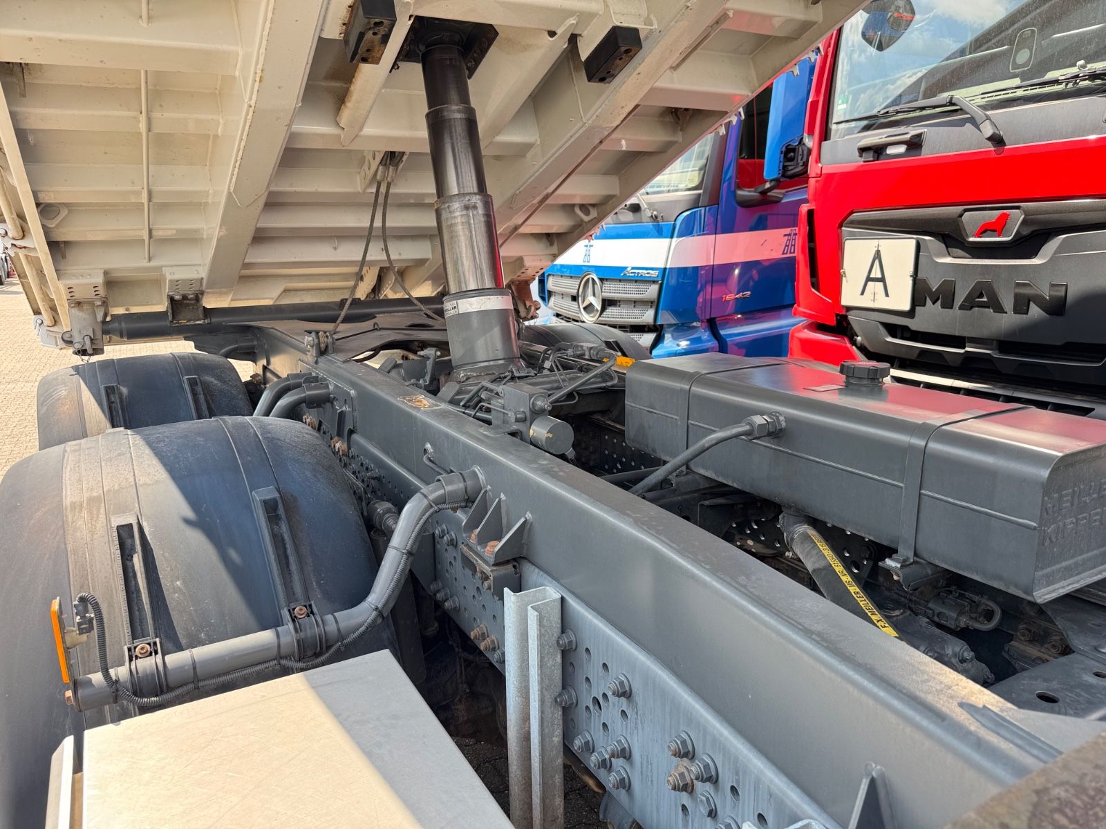 Fahrzeugabbildung Mercedes-Benz 3343 Arocs 4 Allrad 6x6 MEILLER  Only 39.000 Km
