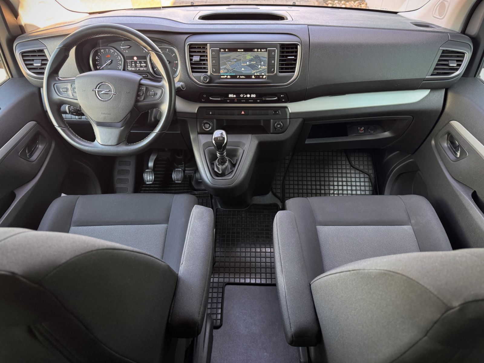 Fahrzeugabbildung Opel Zafira 2.0d Life Selection L3 *8-SITZE|CAM|AHK*