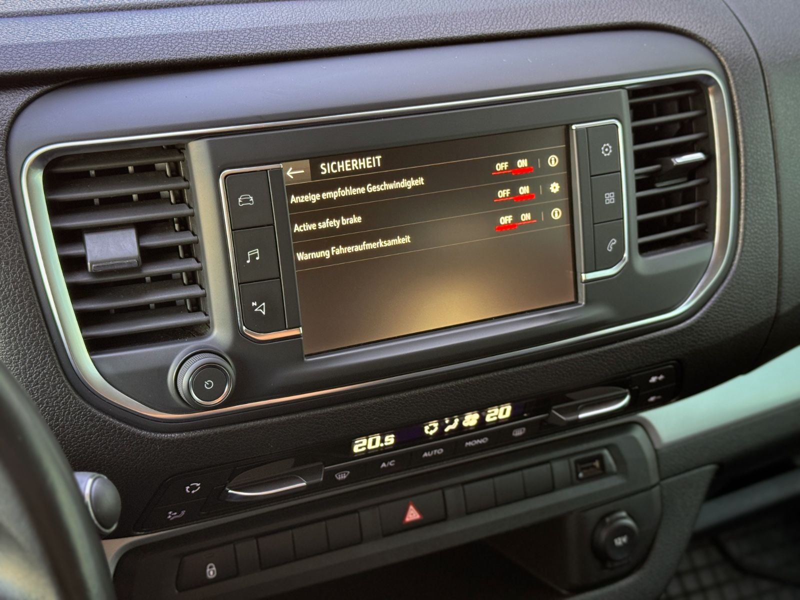 Fahrzeugabbildung Opel Zafira 2.0d Life Selection L3 *8-SITZE|CAM|AHK*