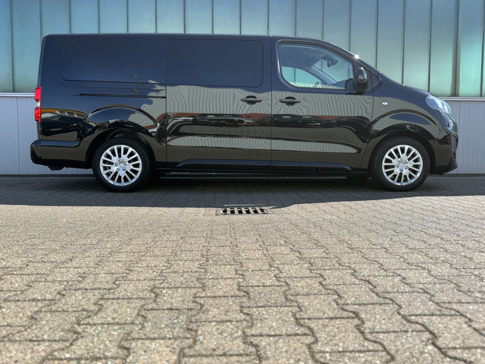 Fahrzeugabbildung Opel Zafira 2.0d Life Selection L3 *8-SITZE|CAM|AHK*