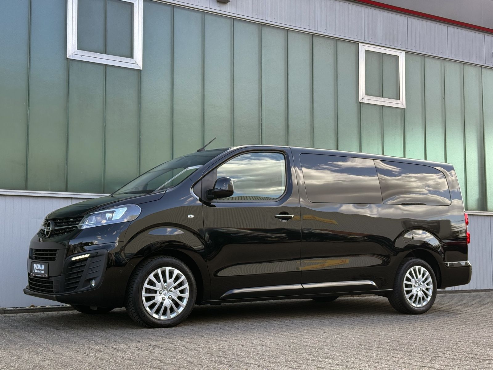 Fahrzeugabbildung Opel Zafira 2.0d Life Selection L3 *8-SITZE|CAM|AHK*