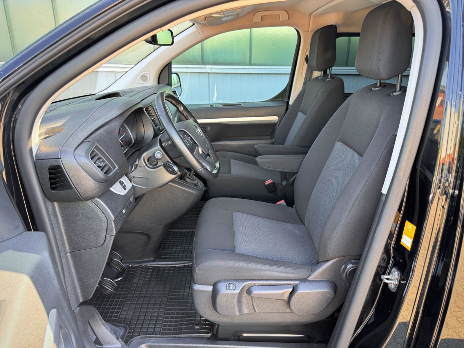 Fahrzeugabbildung Opel Zafira 2.0d Life Selection L3 *8-SITZE|CAM|AHK*