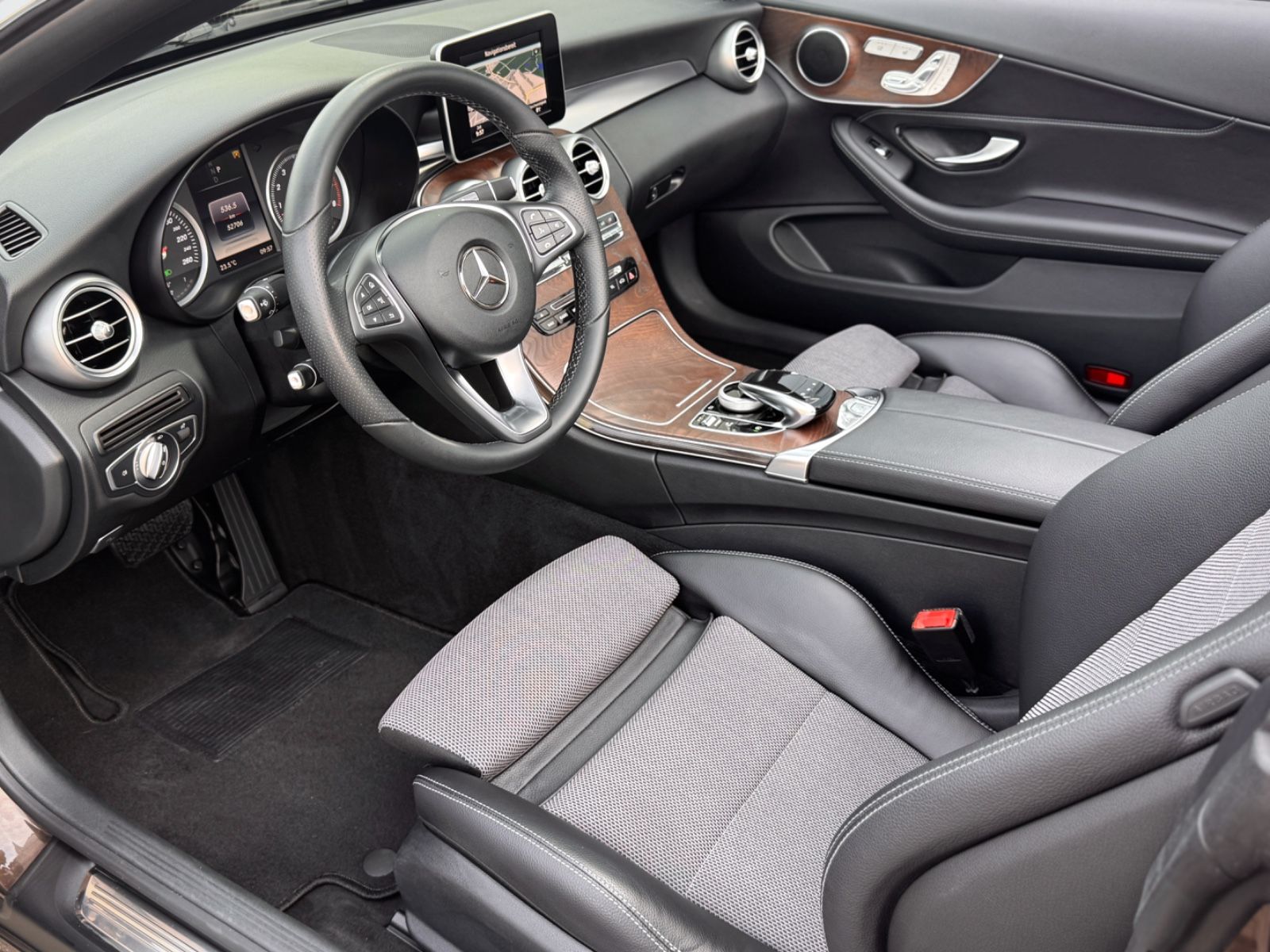 Fahrzeugabbildung Mercedes-Benz C 400 Cabriolet 9G 4Matic *NAVI|CAM|MEMORY|LED*