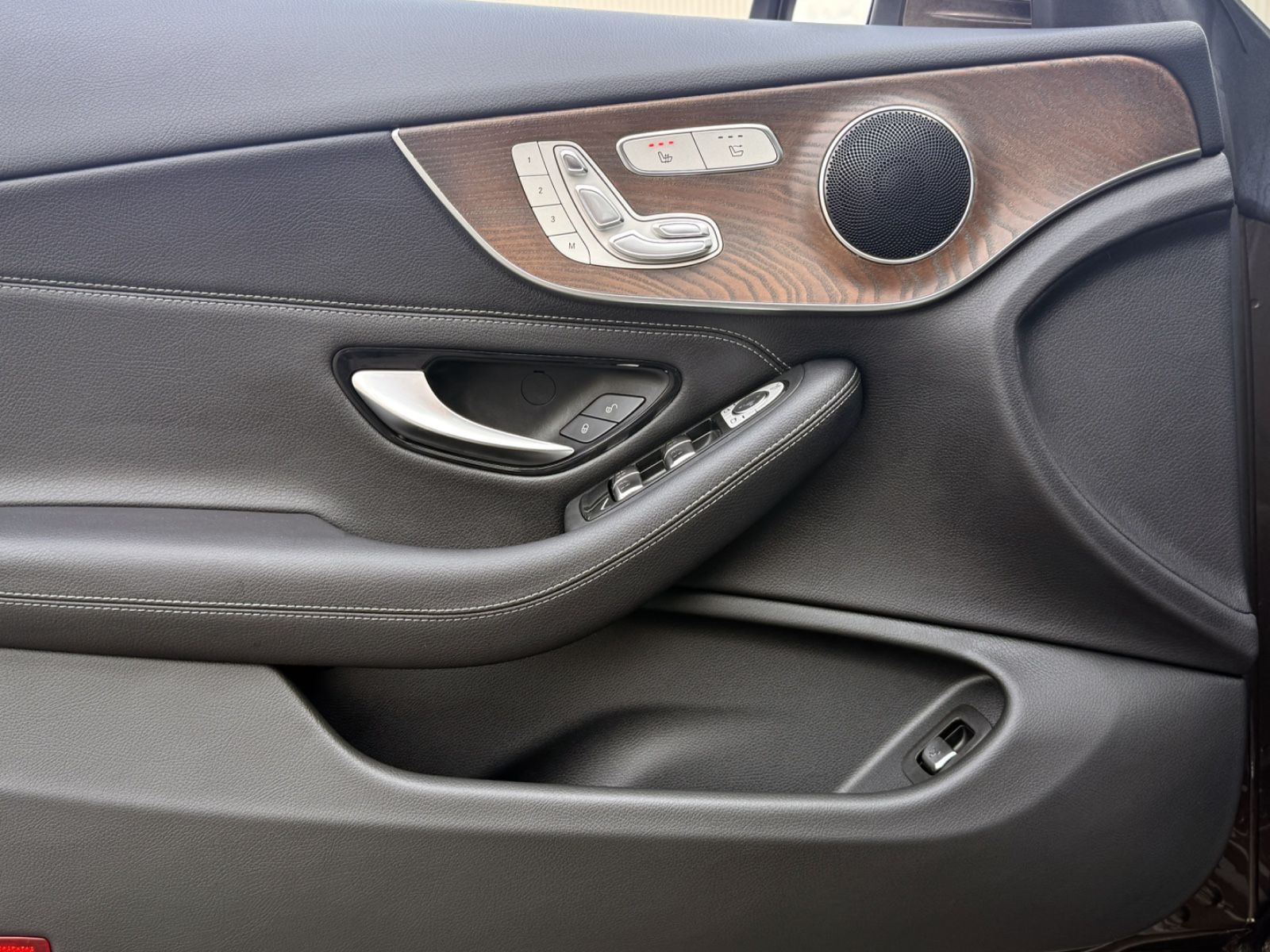 Fahrzeugabbildung Mercedes-Benz C 400 Cabriolet 9G 4Matic *NAVI|CAM|MEMORY|LED*