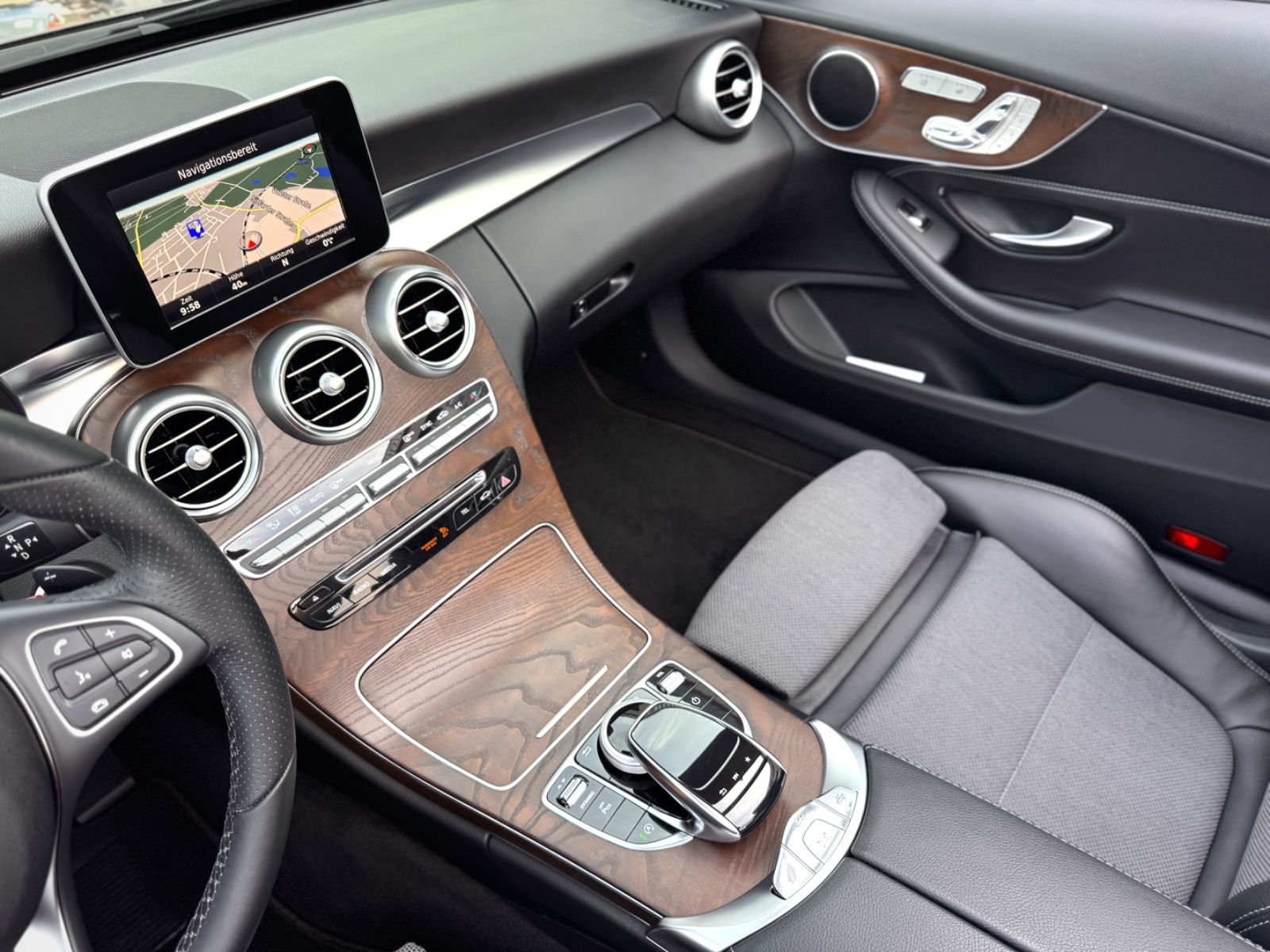 Fahrzeugabbildung Mercedes-Benz C 400 Cabriolet 9G 4Matic *NAVI|CAM|MEMORY|LED*