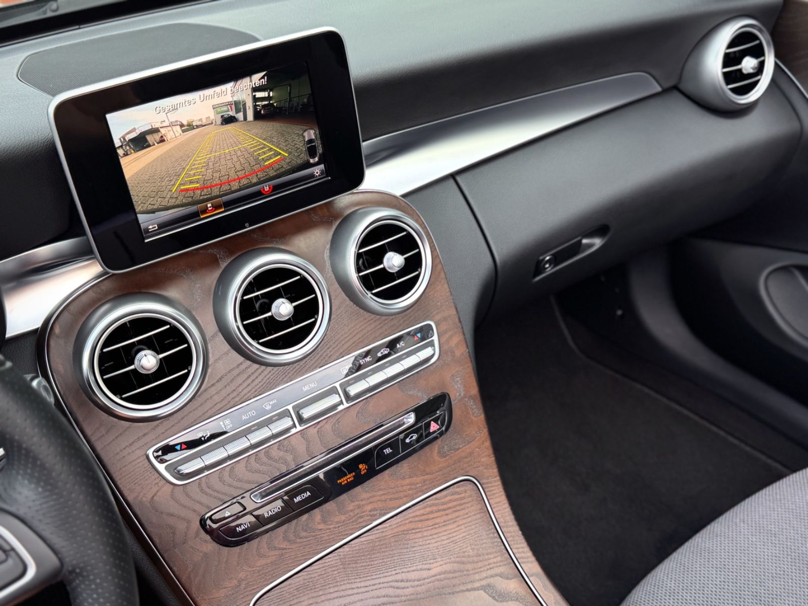 Fahrzeugabbildung Mercedes-Benz C 400 Cabriolet 9G 4Matic *NAVI|CAM|MEMORY|LED*