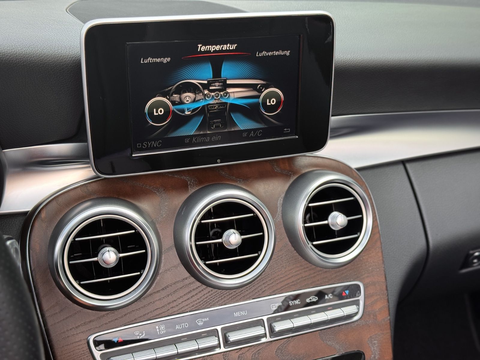 Fahrzeugabbildung Mercedes-Benz C 400 Cabriolet 9G 4Matic *NAVI|CAM|MEMORY|LED*
