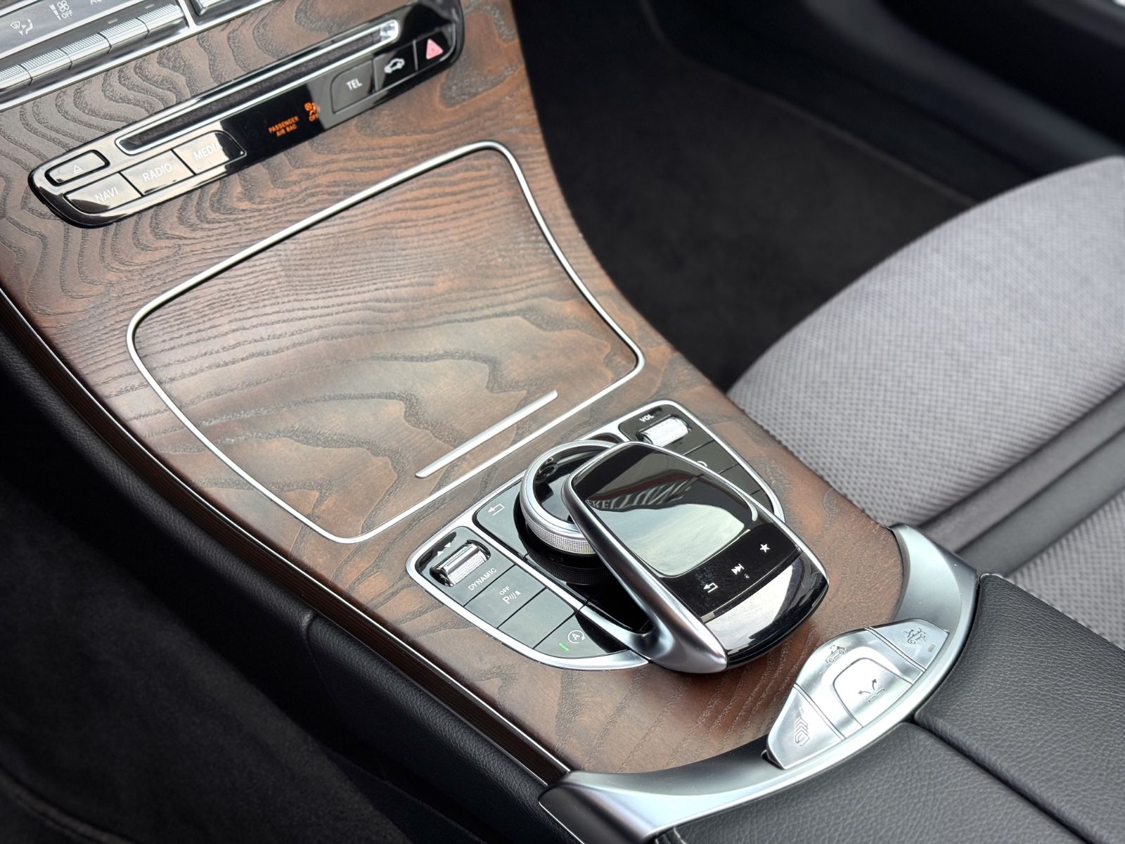Fahrzeugabbildung Mercedes-Benz C 400 Cabriolet 9G 4Matic *NAVI|CAM|MEMORY|LED*