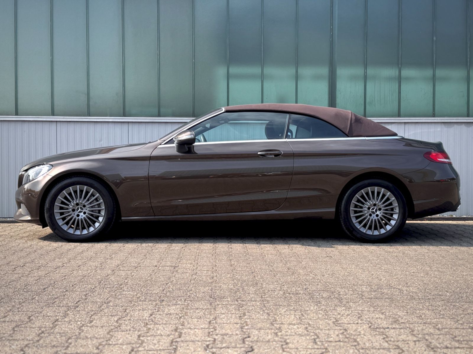 Fahrzeugabbildung Mercedes-Benz C 400 Cabriolet 9G 4Matic *NAVI|CAM|MEMORY|LED*