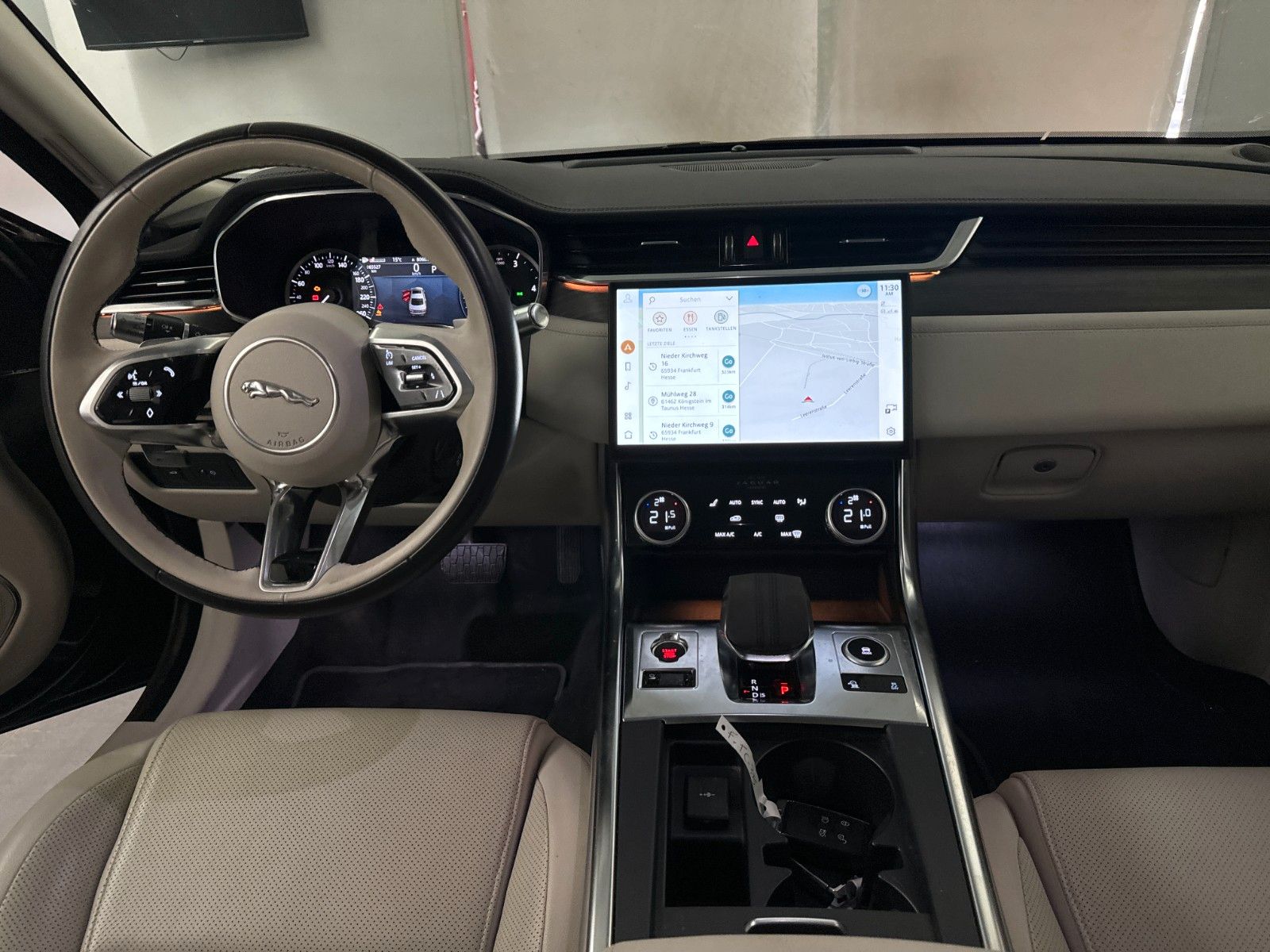 Fahrzeugabbildung Jaguar XF 200D R-DYNAMIC S AWD *ASSIST|ACC|PANO|LEDER*