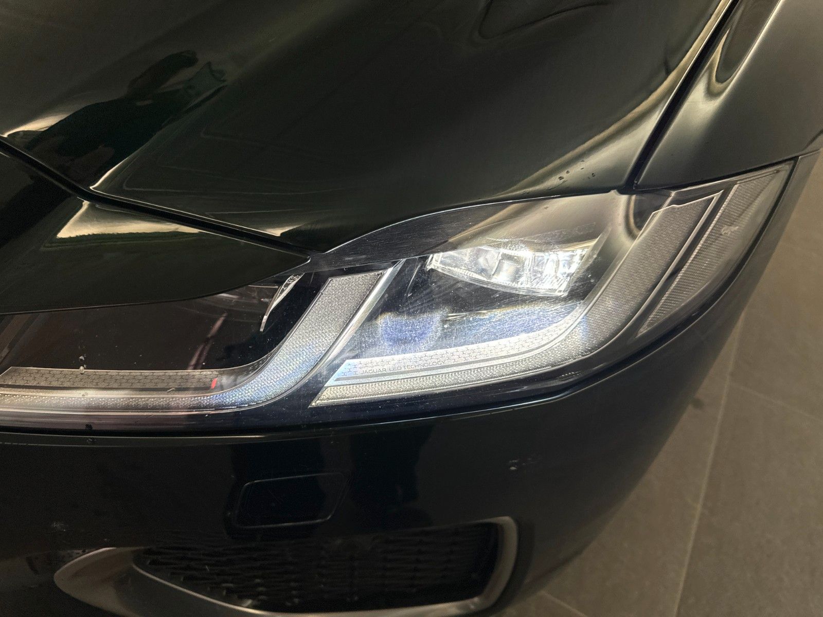 Fahrzeugabbildung Jaguar XF 200D R-DYNAMIC S AWD *ASSIST|ACC|PANO|LEDER*