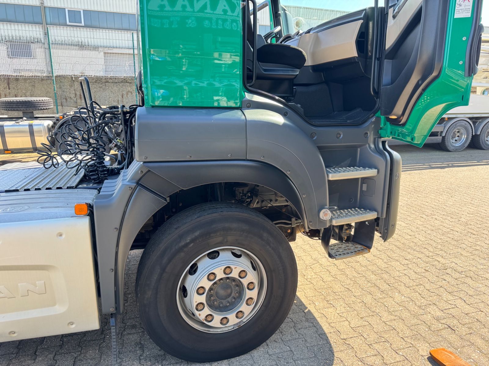 Fahrzeugabbildung MAN 33.500 TGS 6x4 Kipphydraulik